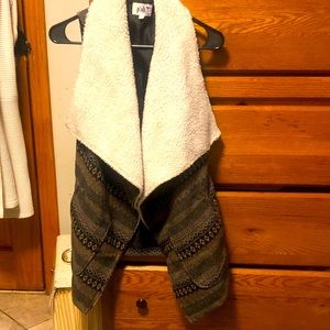 Beautiful print Vest with fur! Brand-Jolt Size - Small perfect condition!